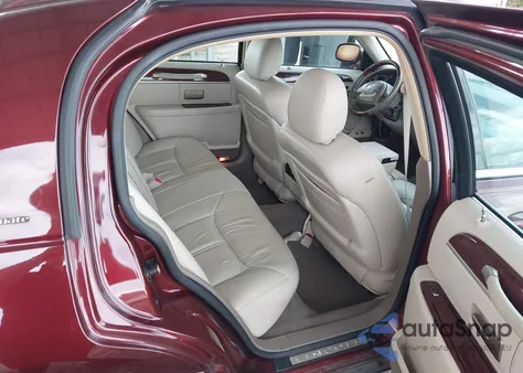 2004 Lincoln Town Car Ultimate z USA, uszkodzony, nr VIN 1LNHM83W34Y634590